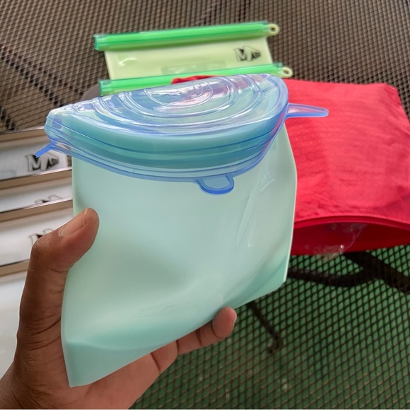 BRAND NEW 8 Resealable Re-usable Multi-size Silicon Storage Bags! - Picture 8 of 16